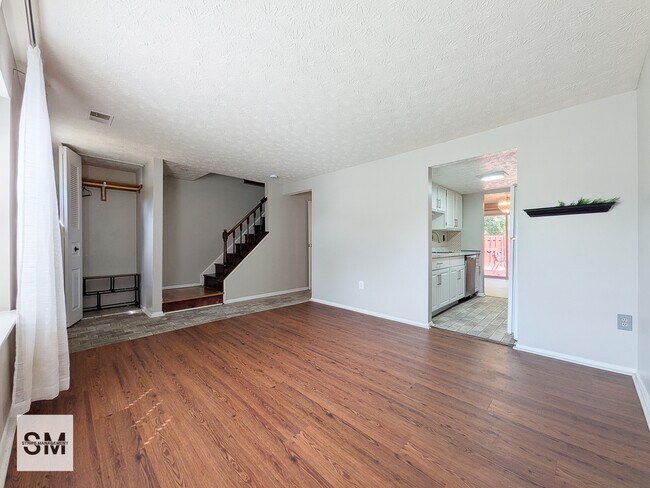 Foto del edificio - 14505 Farmcrest Pl