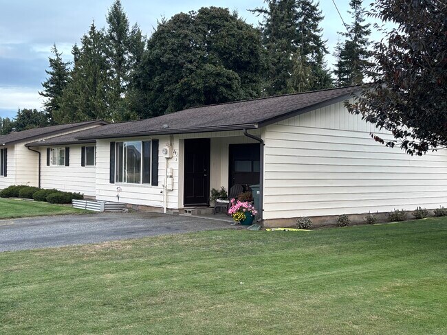Building Photo - 243 W King Tut Rd