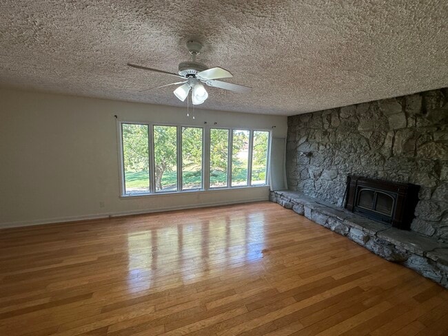 Building Photo - 1516 Schuff Ln