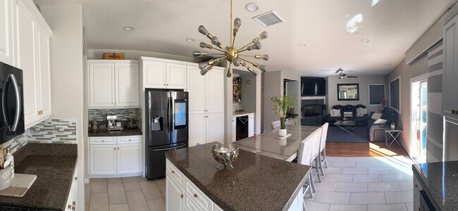 Foto del edificio - Large 4 bedroom / 3 bathroom San Jacinto Home