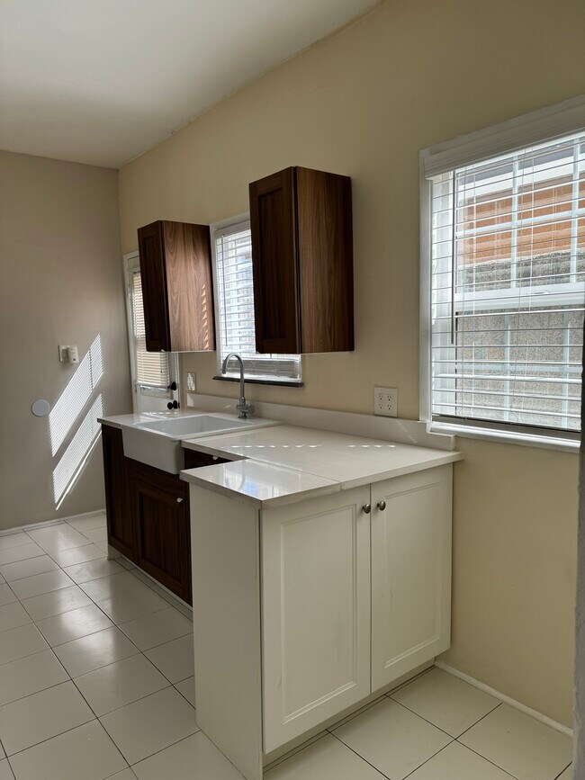 Kitchen - 2271 Torrance Blvd