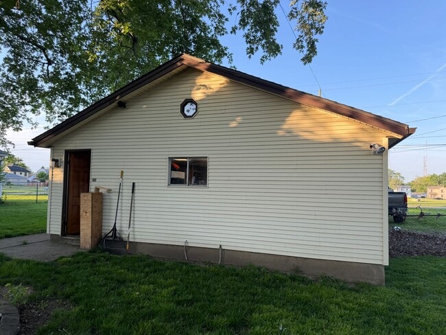 Building Photo - Large 3 Bedroom Home in City of Brookville
