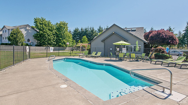 Piscina al aire libre - The Harrison Apartment Homes