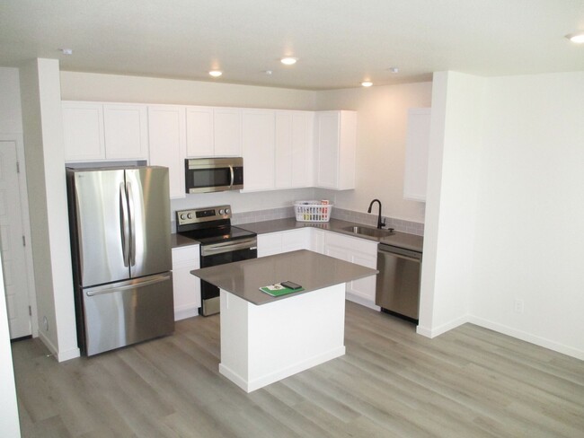 Foto del edificio - ***Brand new Townhome in Johnstown***