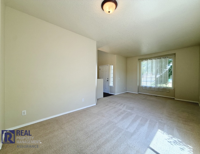 Building Photo - Spacious 4BR/2.5BA Beaverton Home with 3-Car Garage and Covered Deck