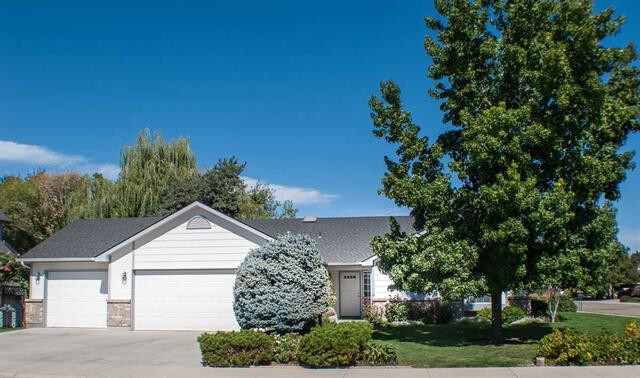 Primary Photo - Very nice Meridian Home