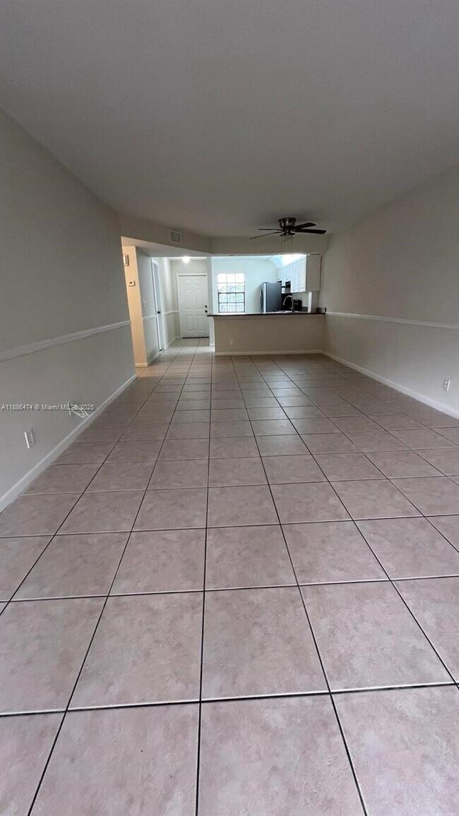 Foto del edificio - 4310 Crystal Lake Dr