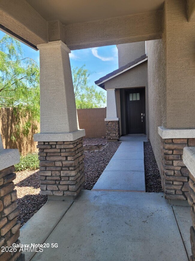 Building Photo - 9207 W Sells Dr
