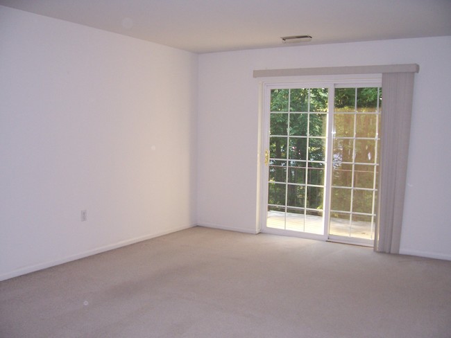 Building Photo - 2100 Cedar Run Dr