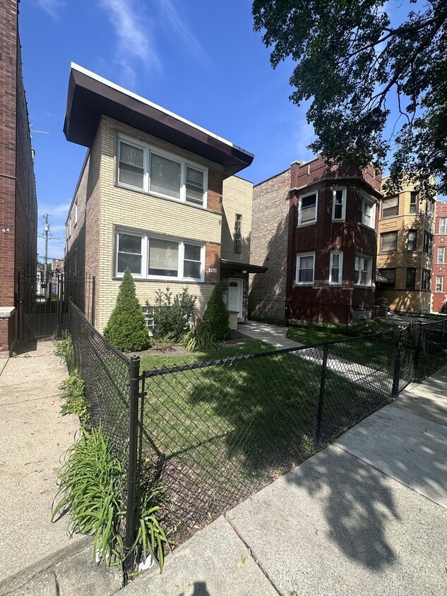 Primary Photo - 8240 S Paulina St