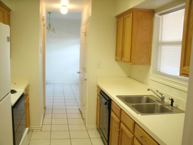 Building Photo - 40100-3105