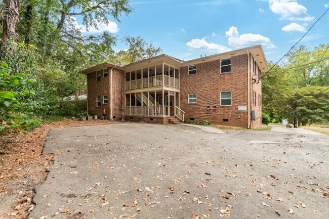 Foto del edificio - 2211 Morehead Ave