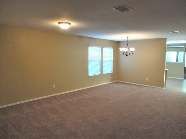 Building Photo - 811 Wild Prairie Dr