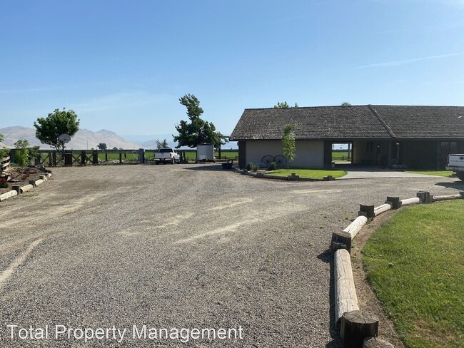 Building Photo - 3 br, 3 bath House - 36400 Road 148