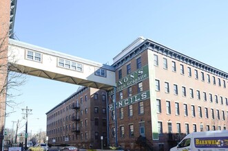 Building Photo - 186 Wayne St