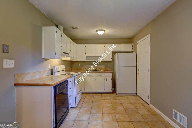 Building Photo - 10119 Port Royal Ct