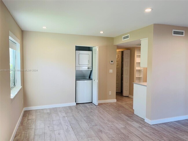 Foto del edificio - 2412 NE 26th St