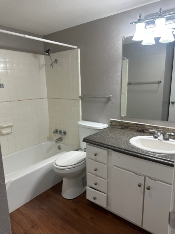 Building Photo - 2114 E Marshall Ave