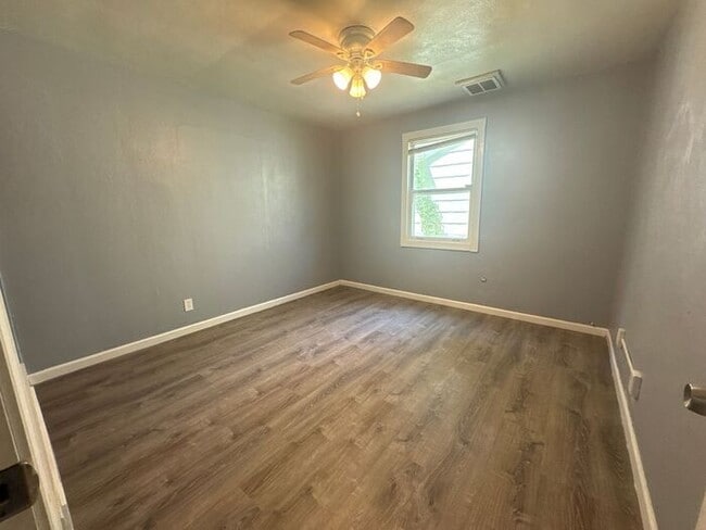 Foto del edificio - Recently renovated 4 bed/1 bath!