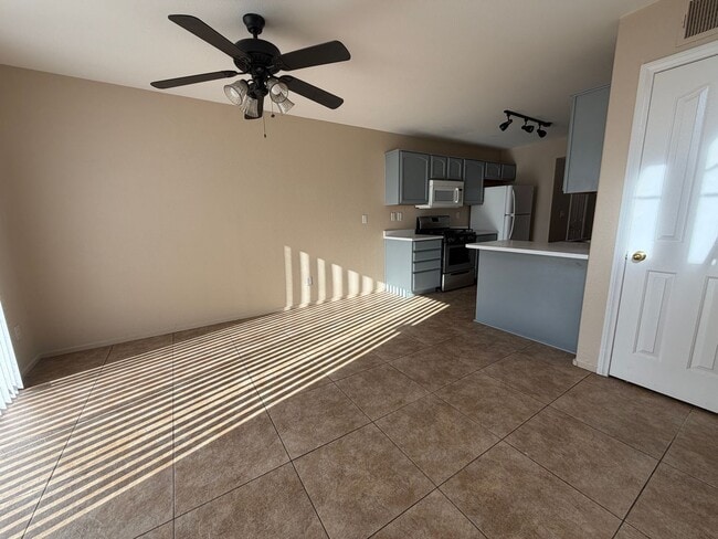 Foto del edificio - Gorgeous 3 bedroom Townhome ready for immediate move-in!
