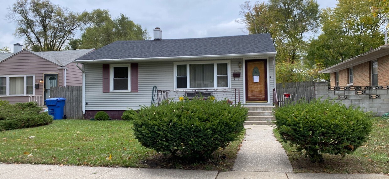 Primary Photo - 834 E 35th Pl