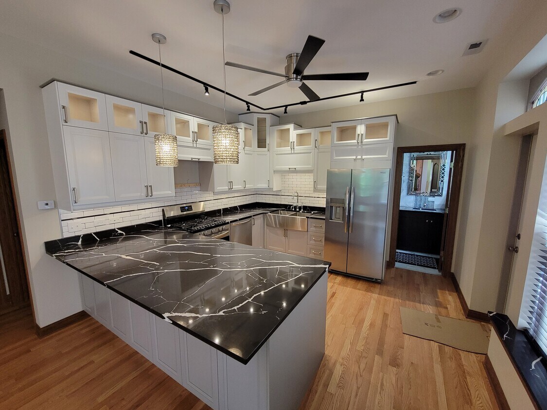 K - 2123 N Sheffield Ave