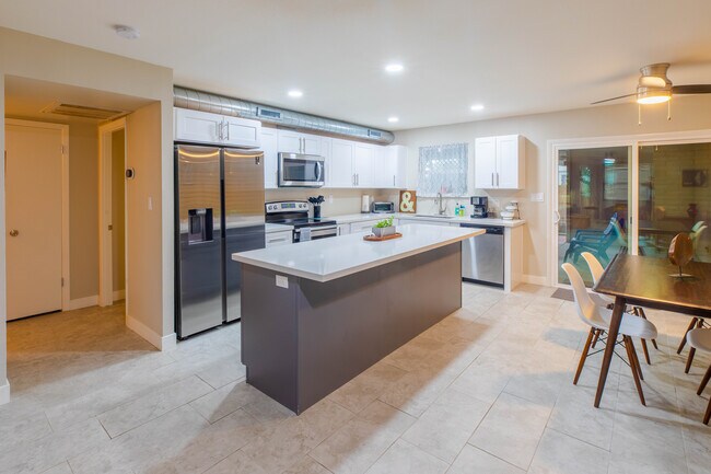 Building Photo - 2812 S Mill Ave