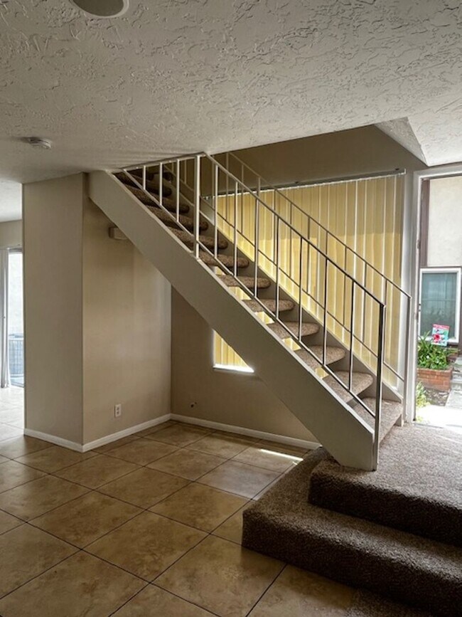Foto del edificio - 2 Bedroom Townhouse Available Now in MV!