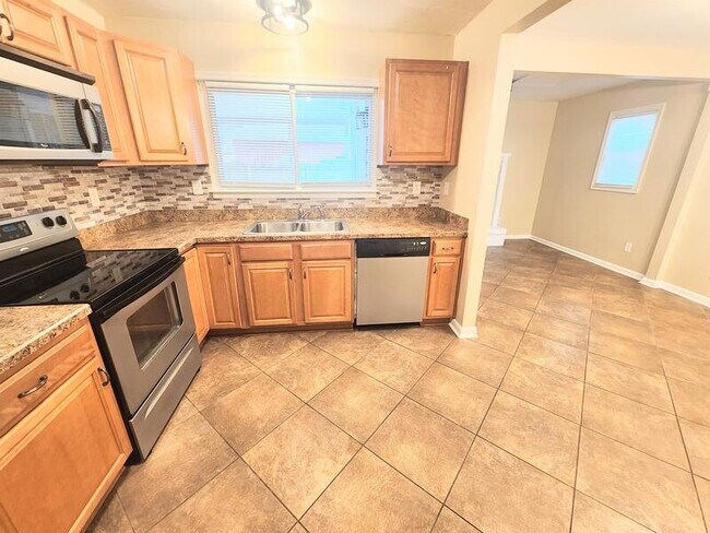 Building Photo - 3601 Van Buren Dr
