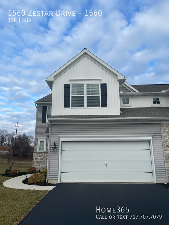 Building Photo - Stunning 3 Bedroom, 2.5 Bathroom Duplex Av...