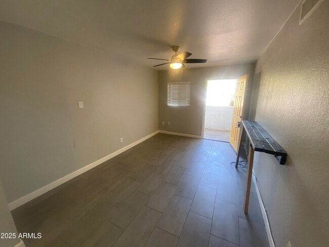 Foto del edificio - 9618 N 5th St