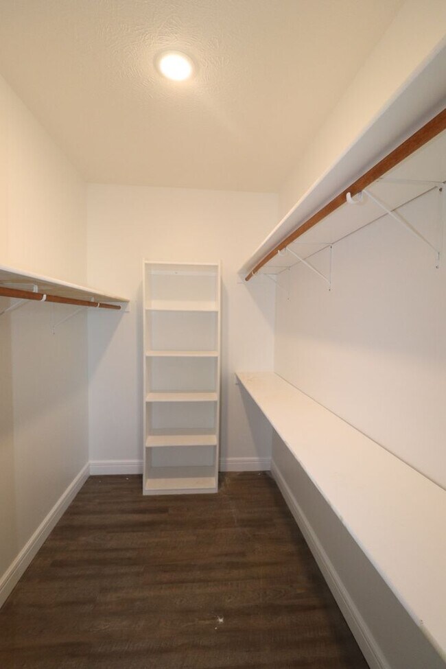 Building Photo - New duplex!
