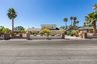 Building Photo - 7015 W El Parque Ave