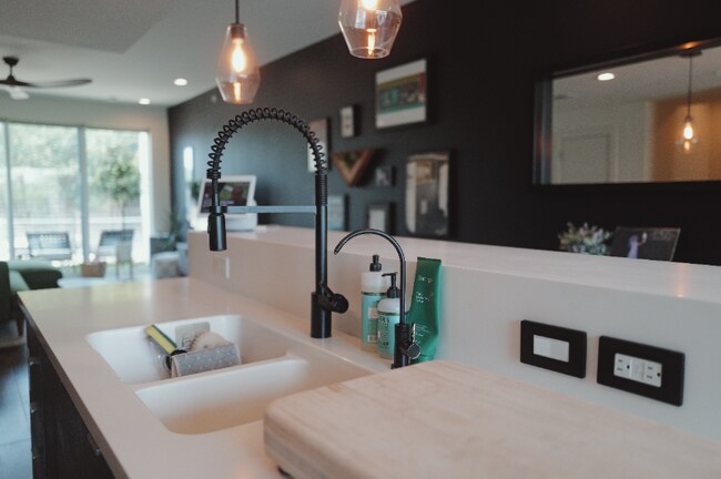 Foto del edificio - 604 N Bluff Dr