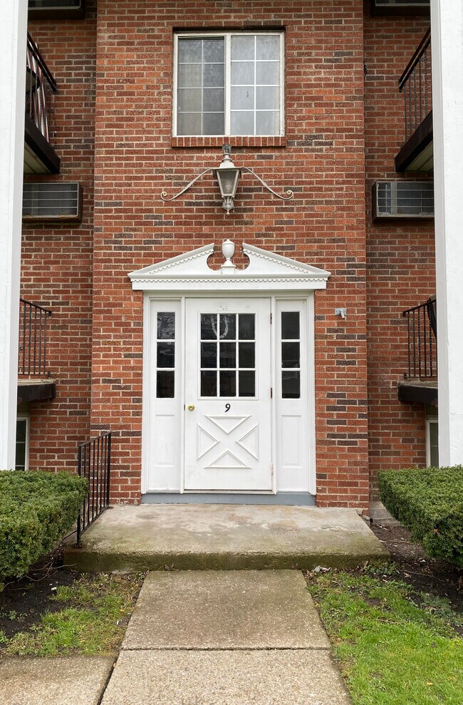 Entryway - 9 McConkey Dr