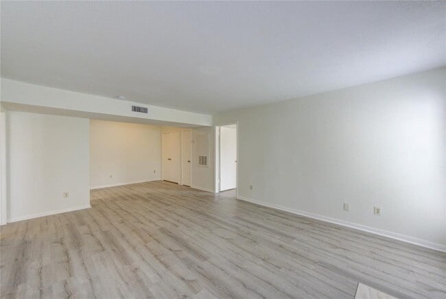 Foto del edificio - 6606 De Moss Dr