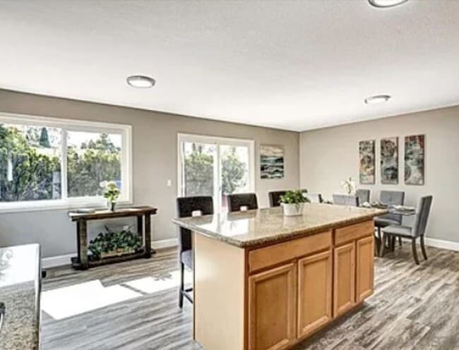 Building Photo - **Amazing 4 bedroom 3 bathroom Home coming...