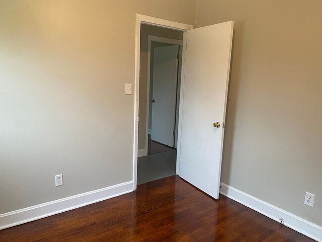 Foto del edificio - 3 Bedroom Brick Ranch in NW Charlotte