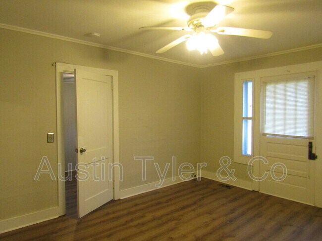 Building Photo - 3016 4th St