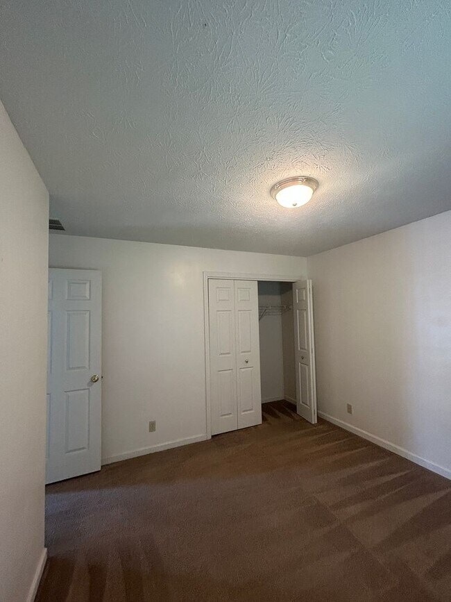 Foto del edificio - Large 3 Bedroom Home