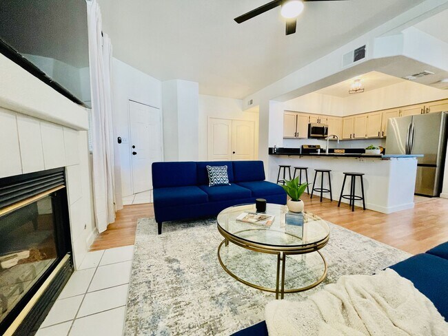 Building Photo - Completely Updated 3 bd, 2 bth, 1st Floor ...