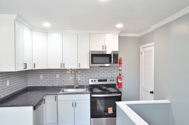 Foto del edificio - 661 Mount Lucas Rd