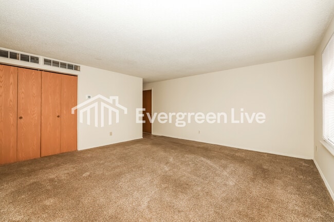 Foto del edificio - 6241 Greenfield Way