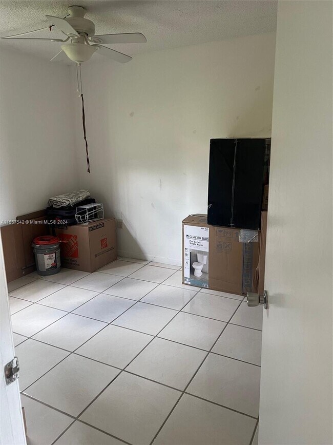 Foto del edificio - 10893 NW 7th St