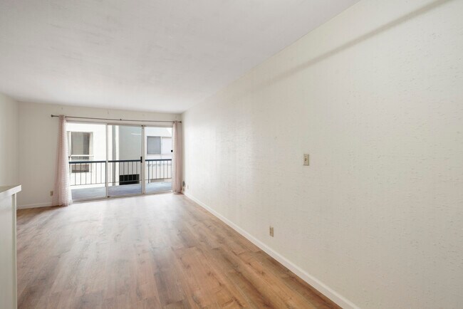 Foto del edificio - 385 Jayne Ave