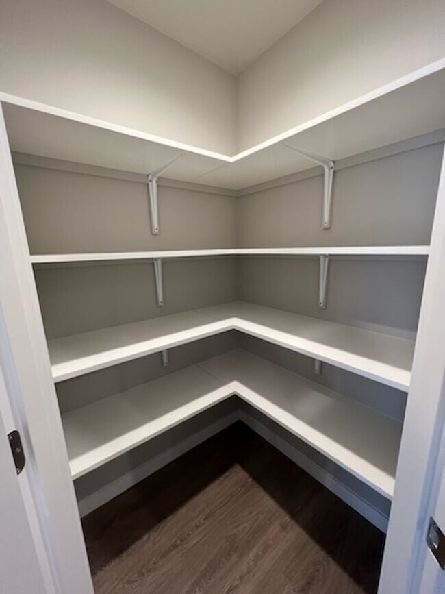 Foto del edificio - 1098 S New Oak Ln