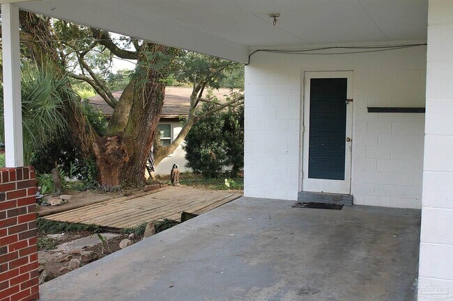 Carport - 800 Blue Springs Dr