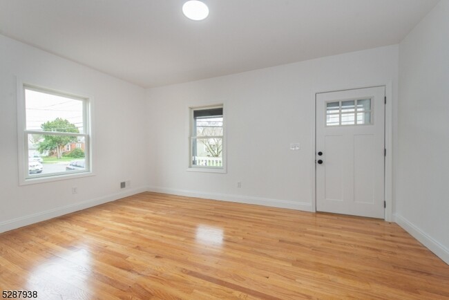 Building Photo - 17 N Weiss St