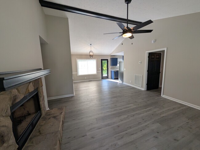 Foto del edificio - 4920 Peppertree Dr