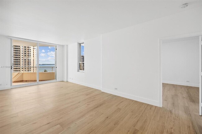 Building Photo - 888 Brickell Key Dr